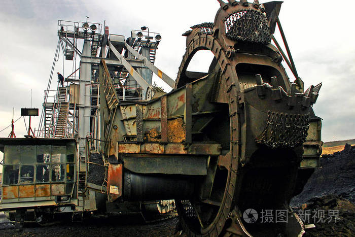 在褐煤矿采矿机