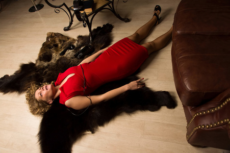 干的美女死过去图片