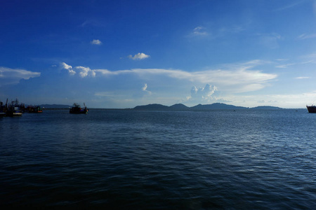 宋卡王子湖钓鱼船日落时图片