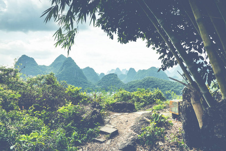 桂林山水, 喀斯特山脉。位于中国广西桂林阳朔附近