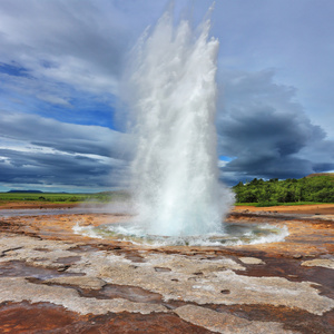 涌出间歇泉 Strokkur