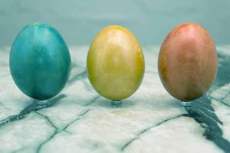 复活节主题沙拉绿色背景复活节彩蛋