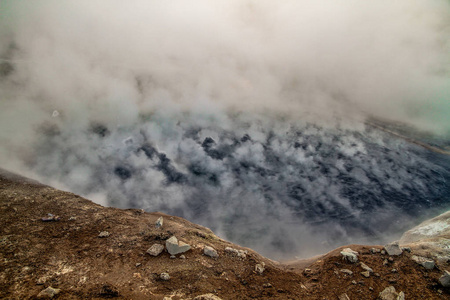 冰岛北部 Hverir 的地热区, 靠近 Myvatn 湖和阿库雷里。冰岛东北部。泥盆沸腾, 地面五彩而裂。冰岛北部 Hvera