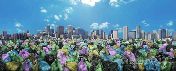 全球污染的概念.城市天际线背景上的垃圾海.拯救地球