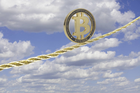 比特币平衡天空中的金色绳索图片