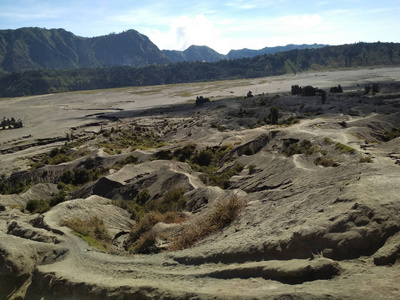 腾格里沙漠 Semeru 国家公园溴化山口的岩石, 东爪哇, 印度尼西亚