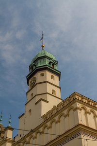 在 15 世纪大会堂之际卡齐米日的 Plac Wolnica 中央
