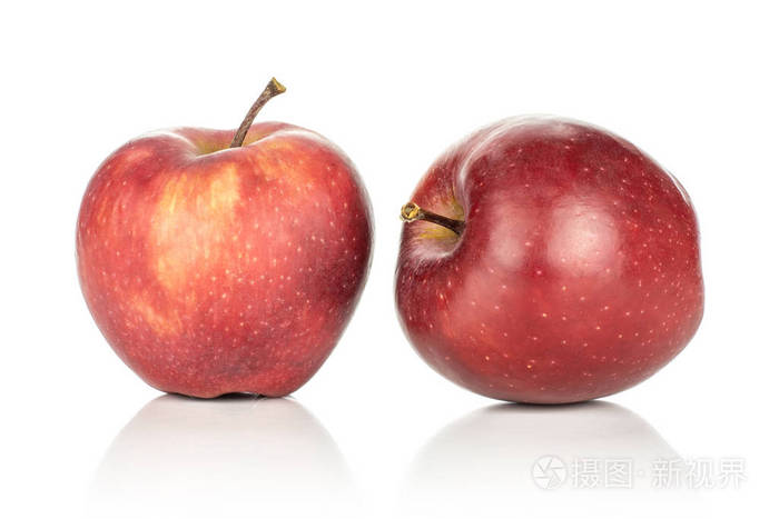 一对新鲜苹果红色美味的白色背景分离