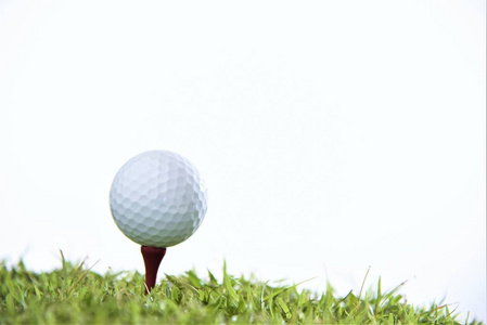 高尔夫球在三通隔绝白色背景为拷贝空间