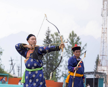 蒙古射箭图片