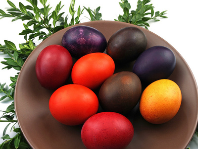 不同颜色的复活节彩蛋