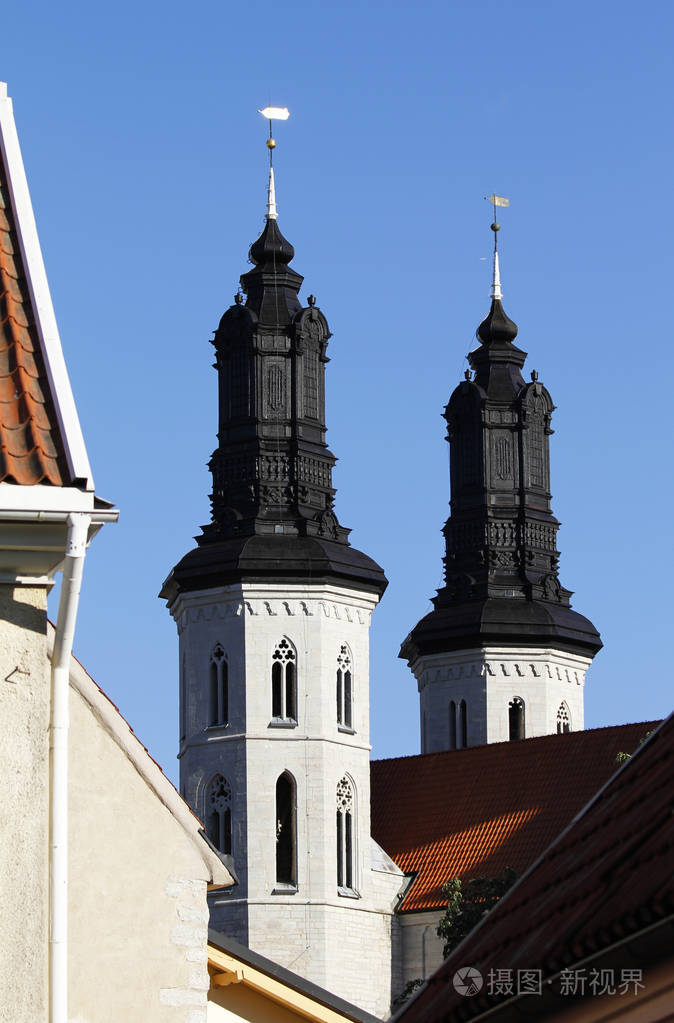 维斯塔大教堂在中世纪汉萨镇的屋顶顶部在 gotland 海岛, 瑞典