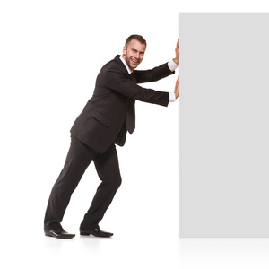 推东西商人推开的东西照片