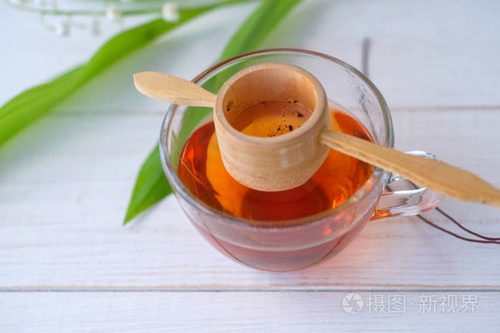 古老的中国茶沈普洱茶以鸟巢的形式 在玻璃杯中酿造茶叶和一朵银色百合花的山谷上的白色木桌上照片 正版商用图片0609hg 摄图新视界 古老的中国茶沈普洱茶以鸟巢的形式 在玻璃杯中酿造茶叶和一朵银色百合花的山谷上的白色木桌上照片 正版商用图片0609hg 摄图新视界