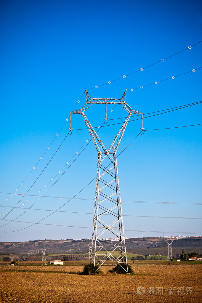 在美丽的农村电力电力铁塔