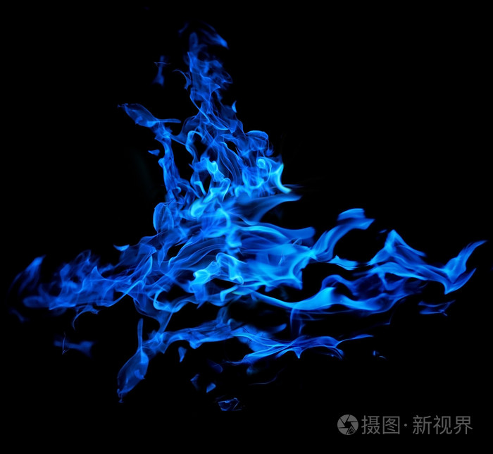 黑色抽象蓝色火焰上孤立