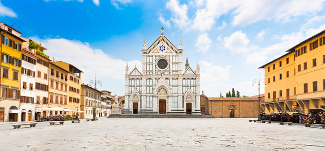 广场的著名大教堂圣十字教堂意大利佛罗伦萨 托斯卡纳 圣十字教堂