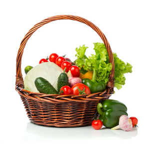 新鲜蔬菜配上白色隔离一篮子中绿色沙拉照片