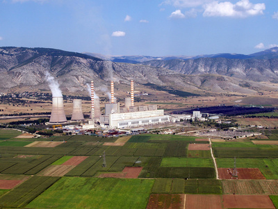 化石燃料的发电厂的鸟瞰图图片