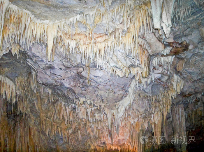 钟乳石洞的天花 dripstones