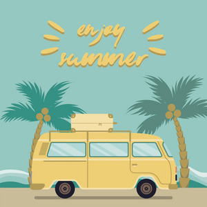 夏日的沙滩上画着黄色的公交车,棕榈,大海和刻字, 享受着夏日的乐趣!