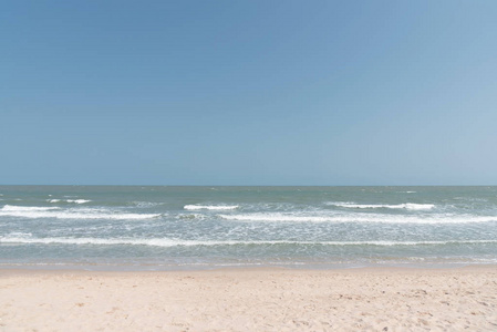 海沙天和夏天。美丽的热带海滩。美丽的海滩和热带海。海岸