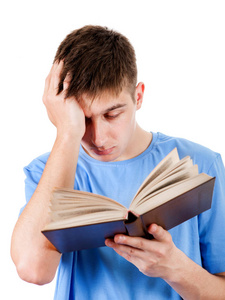 疲惫的年轻人与一本书孤立的白色背景