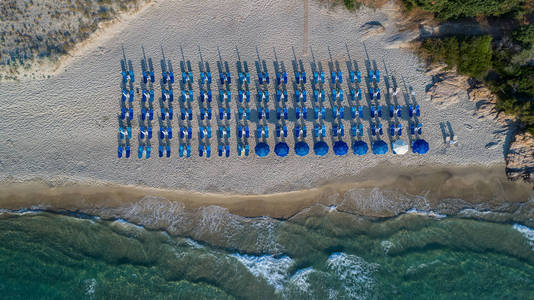 天堂海滩鸟瞰图。Thassos 岛, 希腊