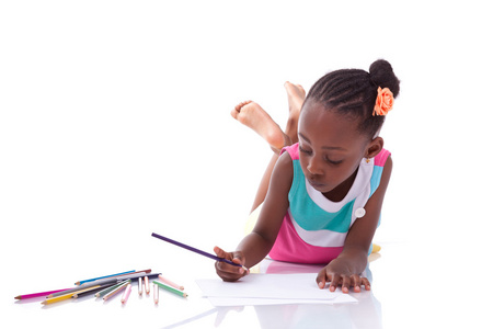 可爱的黑色非洲裔美国小女孩绘图   非洲
