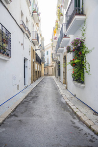 锡切斯的一条风景如画的街道, 西班牙