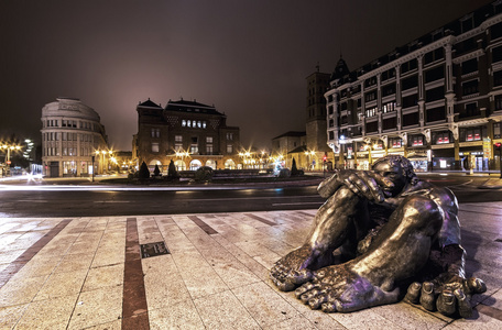 莱昂 西班牙1 月 09 向艺术家阿曼的青铜雕像