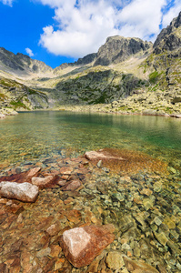 Tatra 山脉, 夏季高山湖泊中的石头, 斯洛伐克