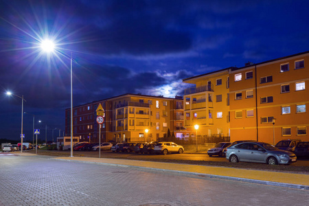 Pruszcz Gdanski 在波兰黄昏的城市风景