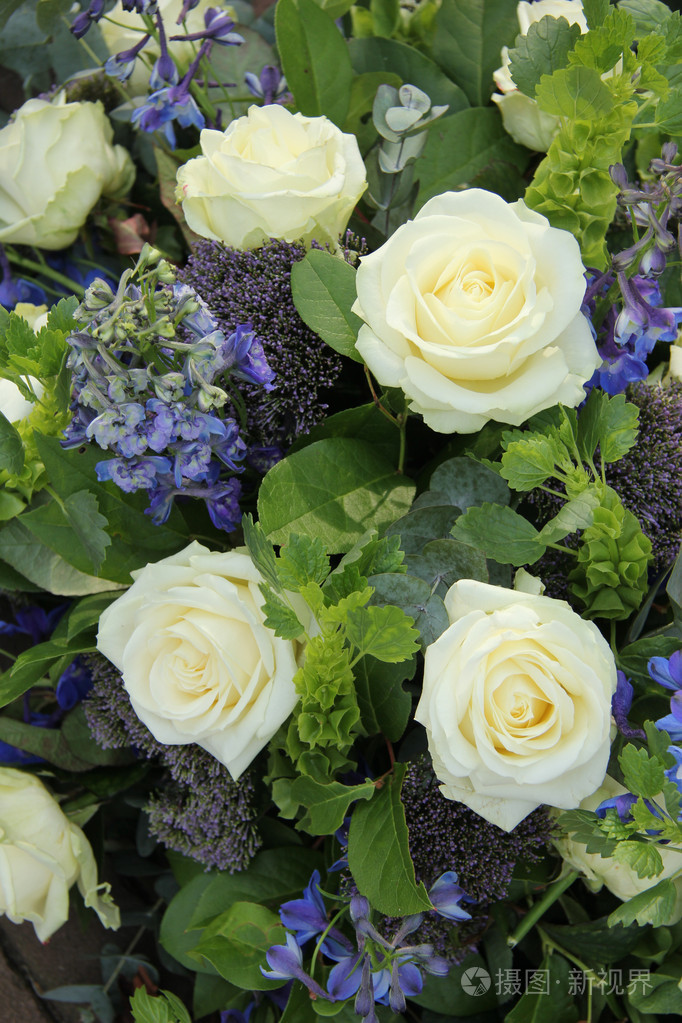 一场婚礼的蓝白色花安排