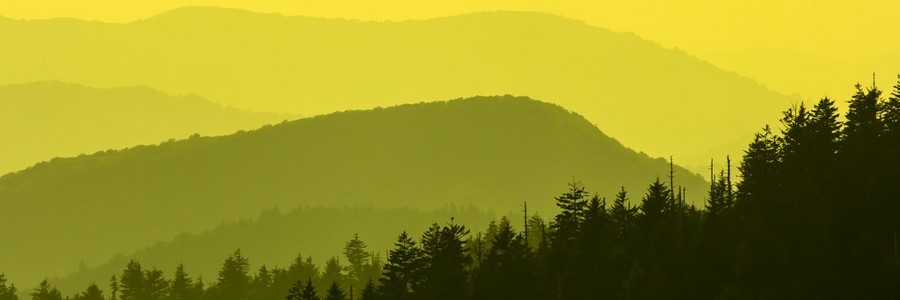 黄色色调的大烟山