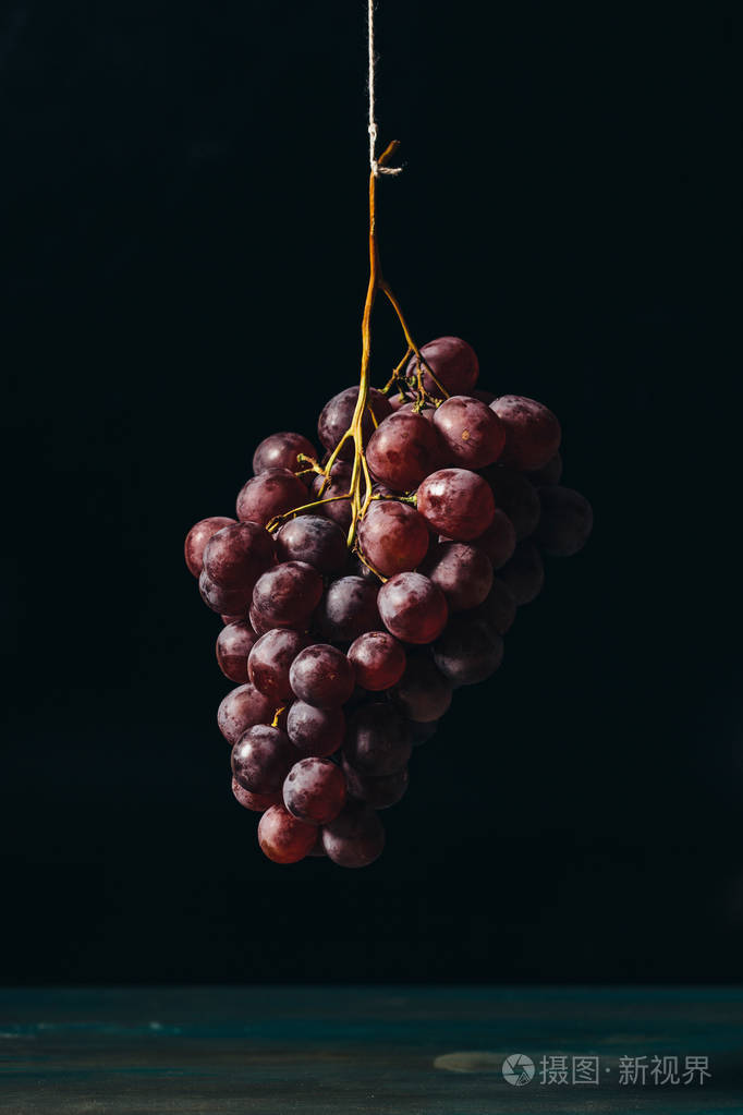 挂鲜红葡萄复古风格