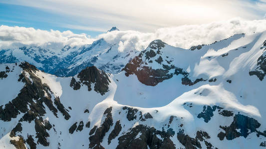 冬天的雪山脉景观