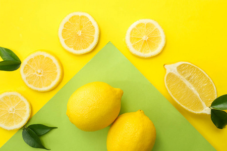 色彩背景下的成熟多汁柠檬平躺组合