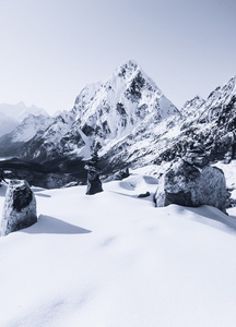 祖拉传递高峰在黎明时在喜马拉雅山