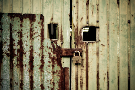 闭的门与主密钥