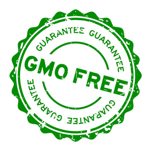 Grunge 绿色转基因自由保障字轮橡胶密封邮票在白色背景上