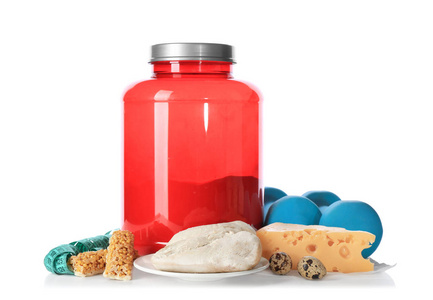 蛋白质粉末在罐子, 产品和哑铃在白色背景
