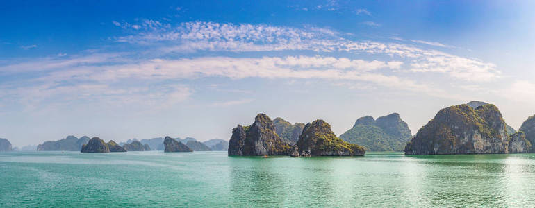 世界自然遗产全景, 越南的哈龙湾, 夏季的一天