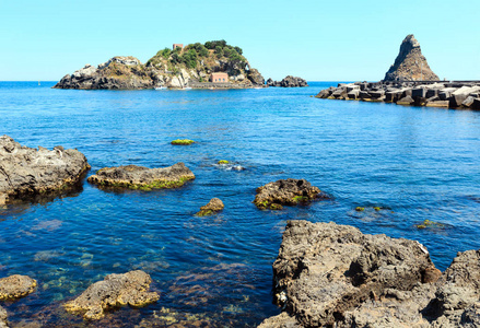 Lachea 岛上的特雷扎, 西西里海岸