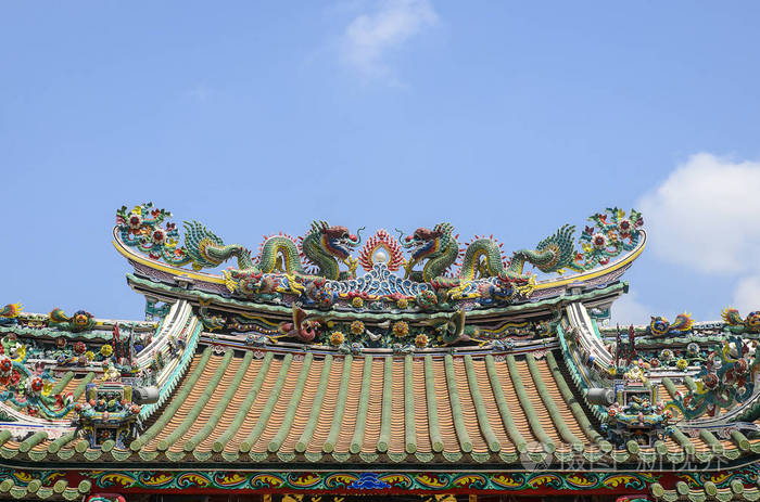 寺庙顶上的双中国龙