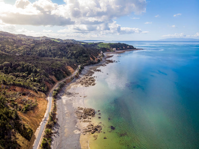 科罗曼德半岛一个石质海滩的无人机鸟瞰图