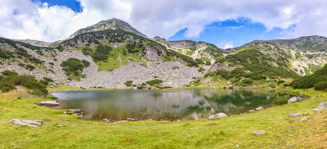 Pirin 山壮丽夏日全景 Muratovo 湖 Pirin 山