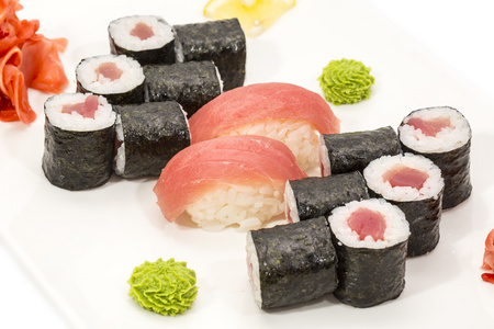 日本卷鱼和蔬菜