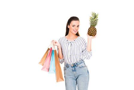 女人与菠萝和购物袋