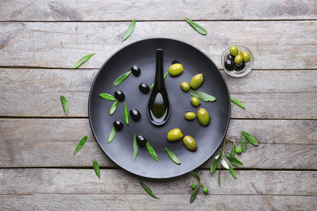 木桌勺橄榄油盘